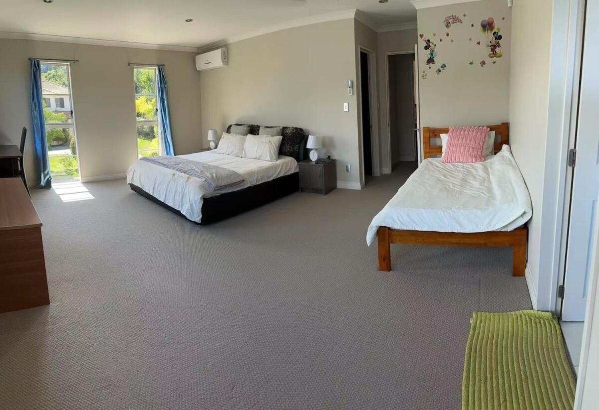Stylish 5 Bedroom Villa Auckland